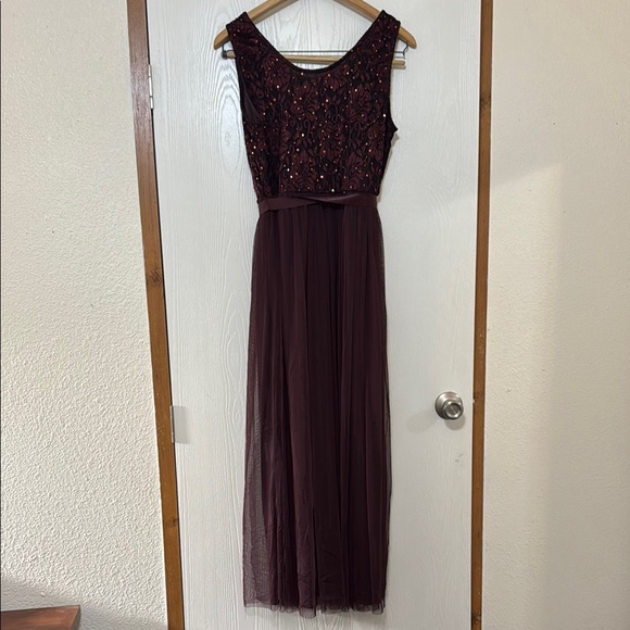 Chic Burgundy Maxi Dress with Sequin Detail - Picture 6 of 12